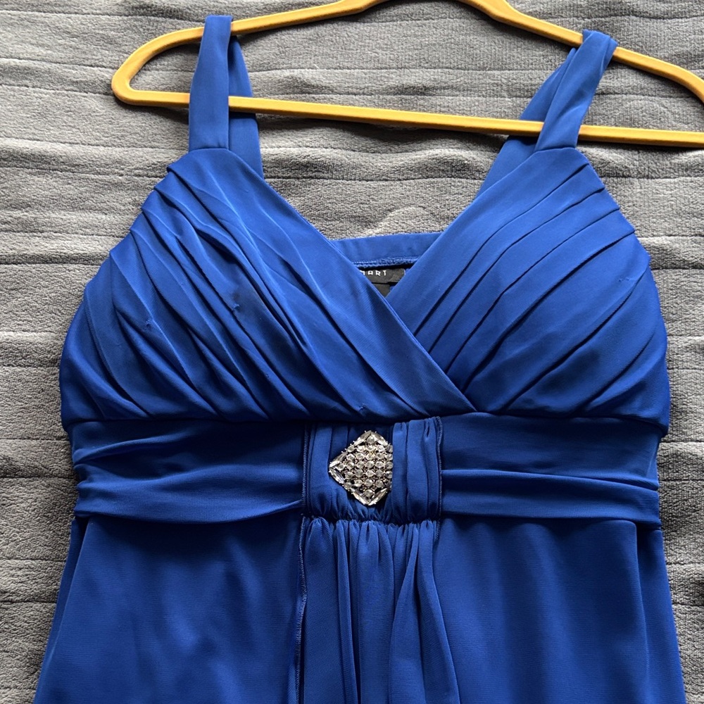 Elegant Blue Sleeveless Dress with Embellishment